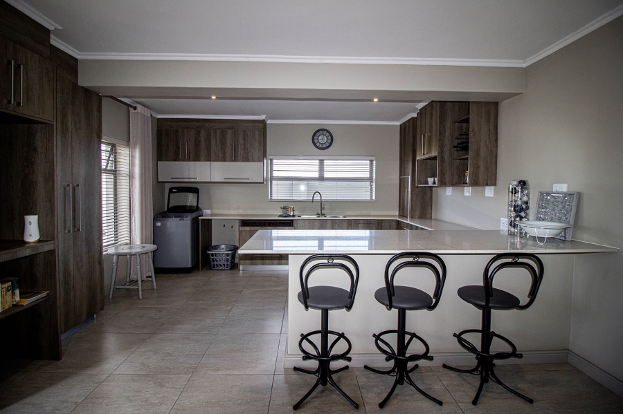 6 Bedroom Property for Sale in Kleinbaai Western Cape